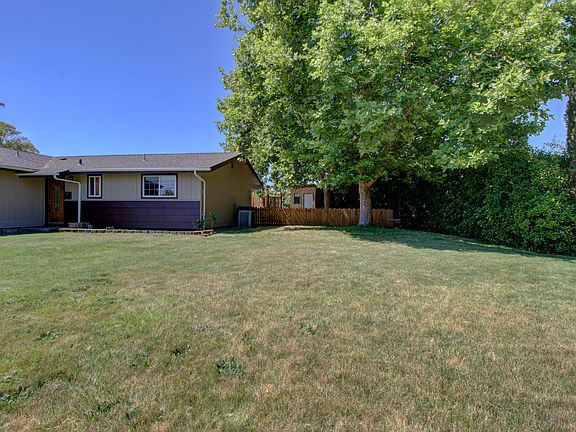 3rd image of 1247 Vista Dr