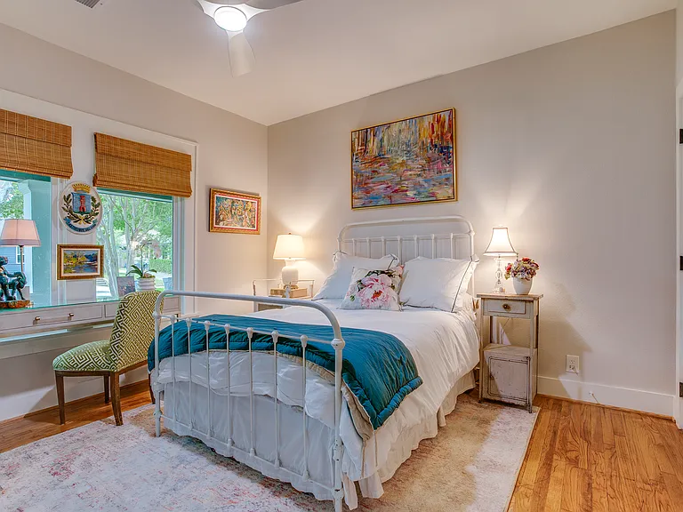 216 N Waverly Dr — Photo 19
