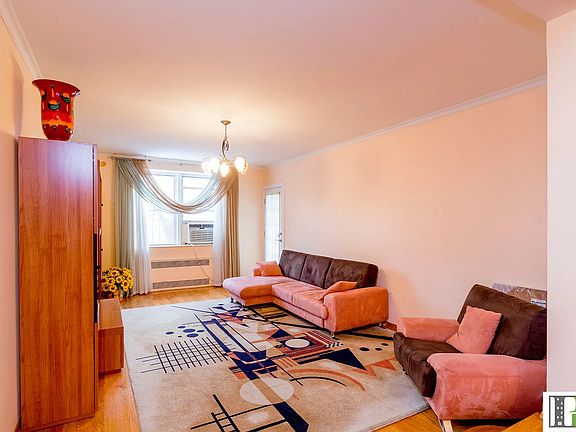 2nd image of 920 E 17th St APT 220