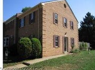 9819 Lakepointe Dr, Burke, VA 22015
