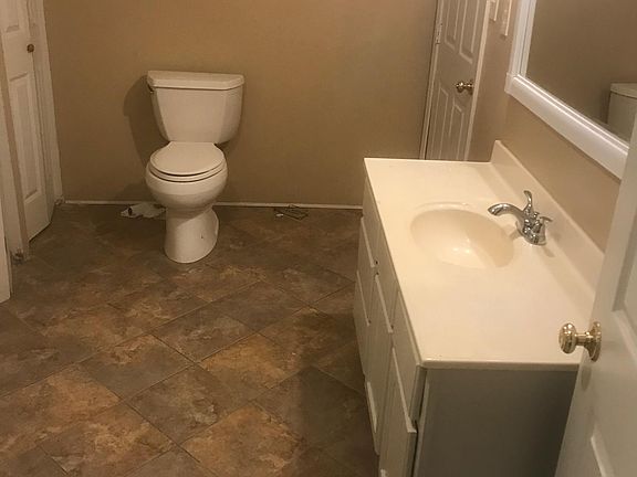 3rd image of 2509 Pinehurst Blvd