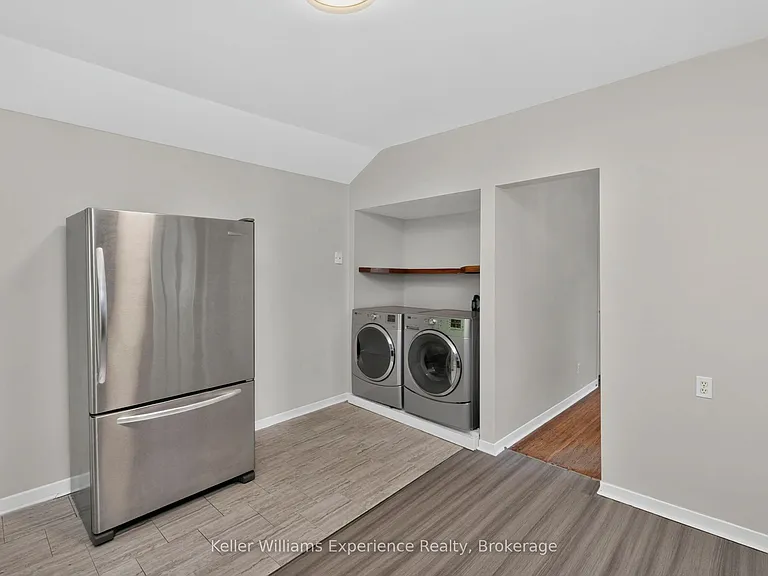 647 Ottawa St — Photo 9