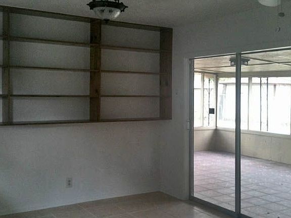 5th image of 219 Bexar Dr