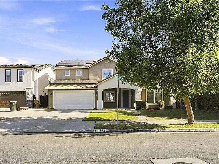 4 bed, 2527 sqft, $2,950 — Photo 2