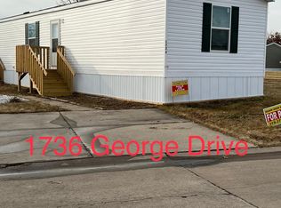 1736 George Dr, Marion, IA 52302