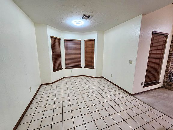 5th image of 3903 SW Parkridge Blvd