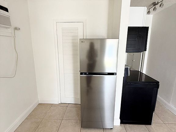 3rd image of 241 SE Park St #4