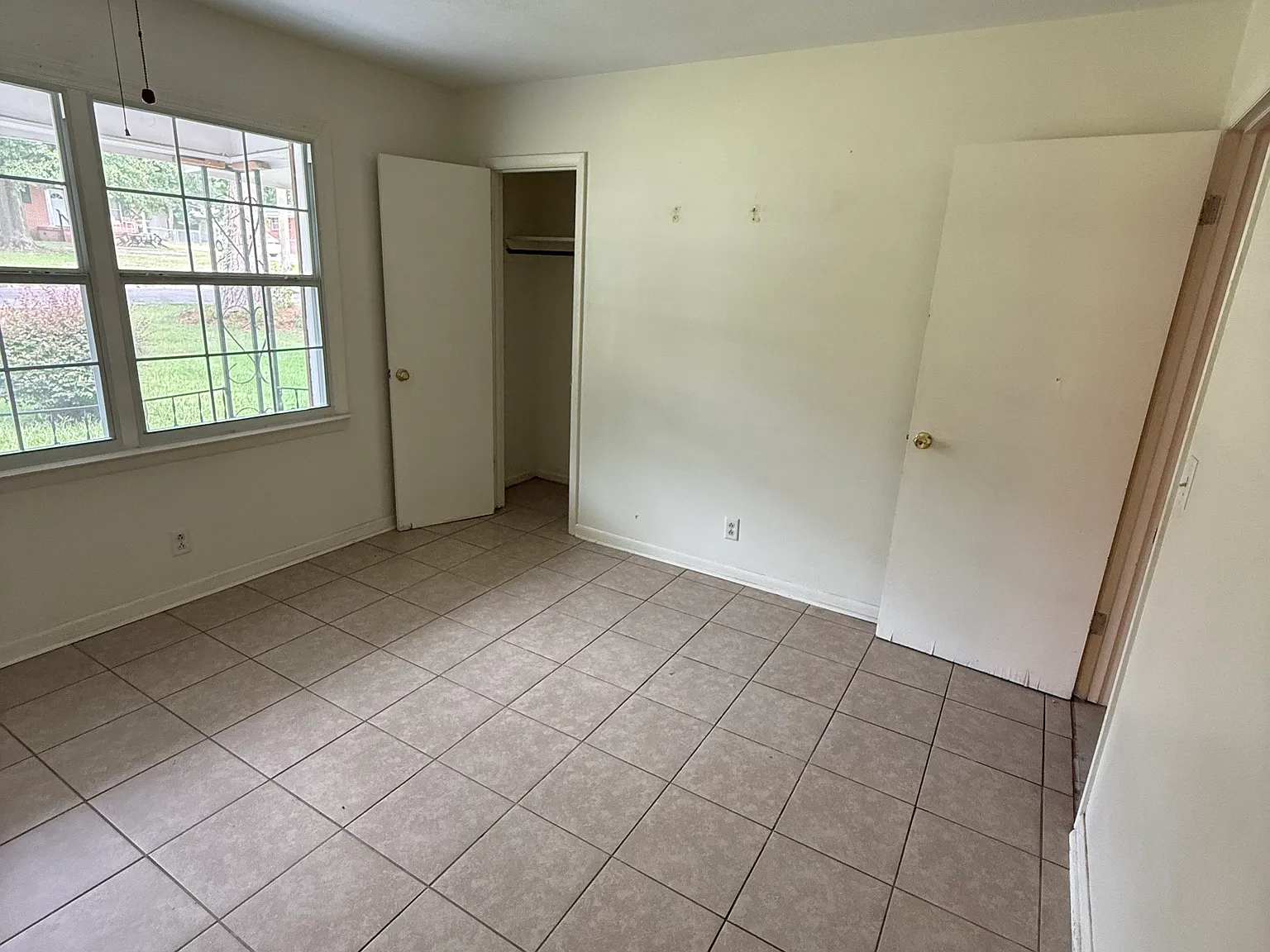 3 bed, 1200 sqft, $1,100 — Photo 4