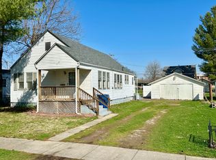 215 Fair Ave, Flora, IL 62839