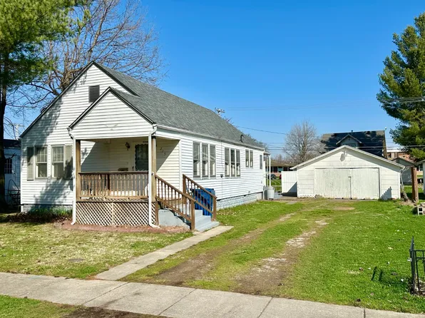 215 Fair Ave, Flora, IL 62839