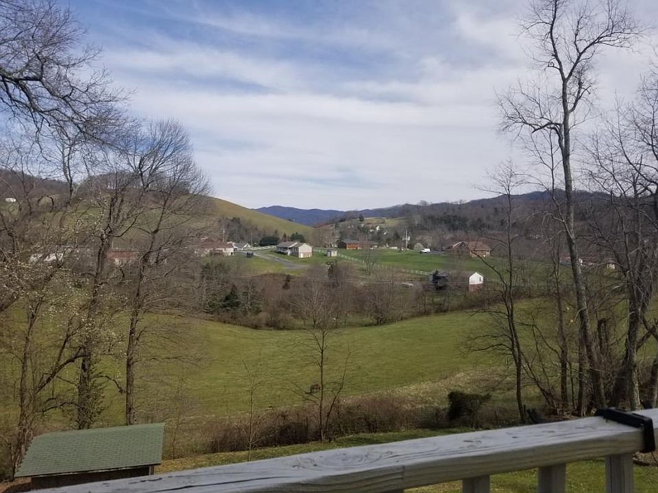 2nd image of 117 Daniel Ln