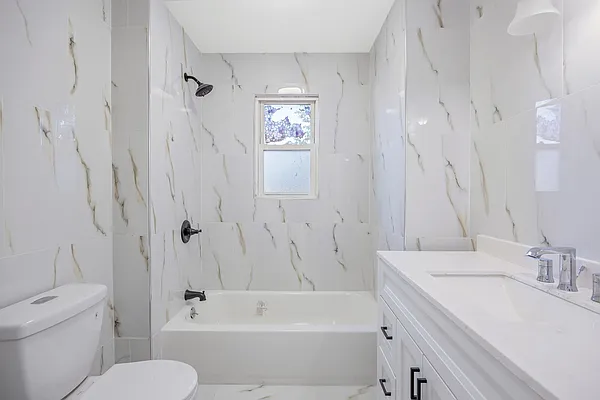 Sold by RE MAX Team | media 23