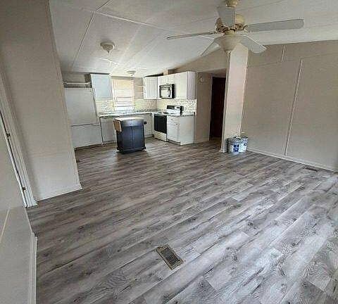 4th image of 3023 Bryan Rd