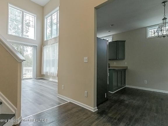 3rd image of 551 Anhinga Dr