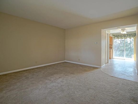 5th image of 1726-1728 W Blue Spruce Ct #1726
