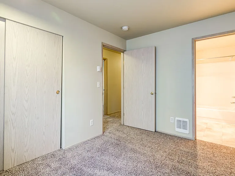 2050 Fraser St — Photo 14