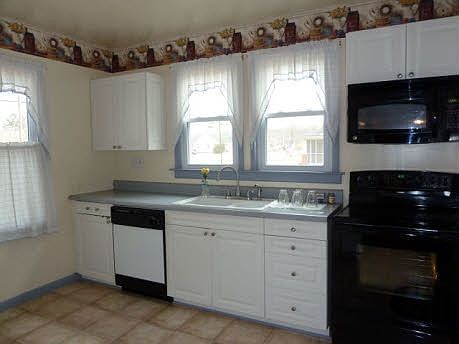 2nd image of 1703 Main Street Ext