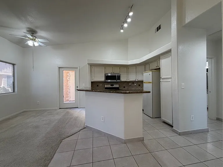 900 Heavenly Hills Ct #204 — Photo 11