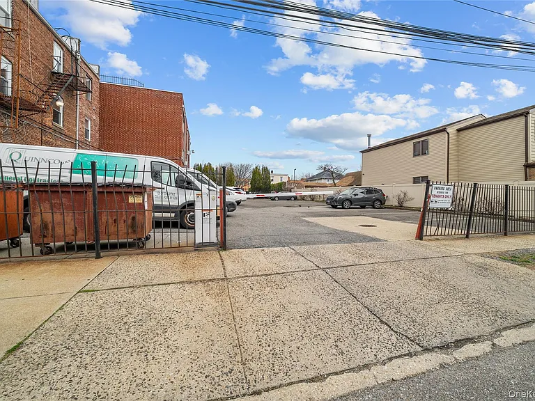 402 Jericho Tpke #1 — Photo 15