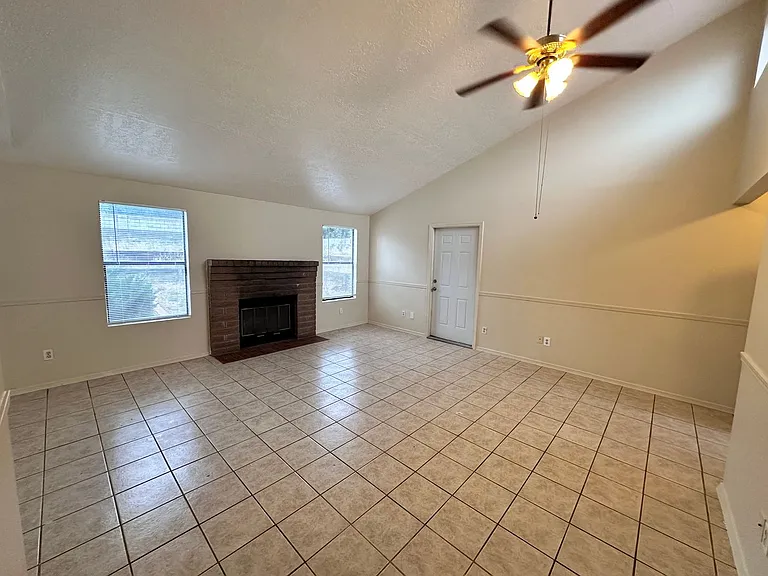 671 Western Hills Dr SE — Photo 4