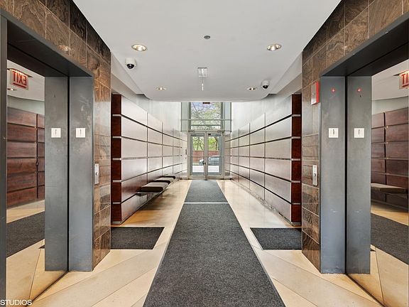5th image of 1100 W Montrose Ave #Penthouse 704