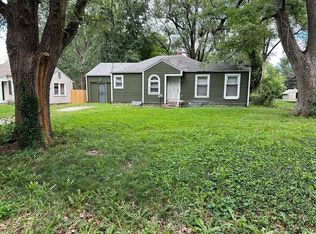 8507 Greenwood Rd, Raytown, MO 64138