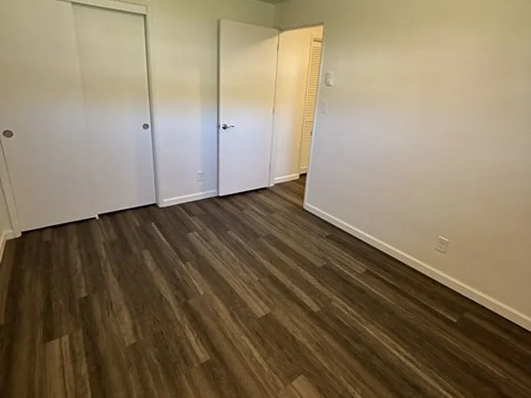 351 Clay St E — Photo 11