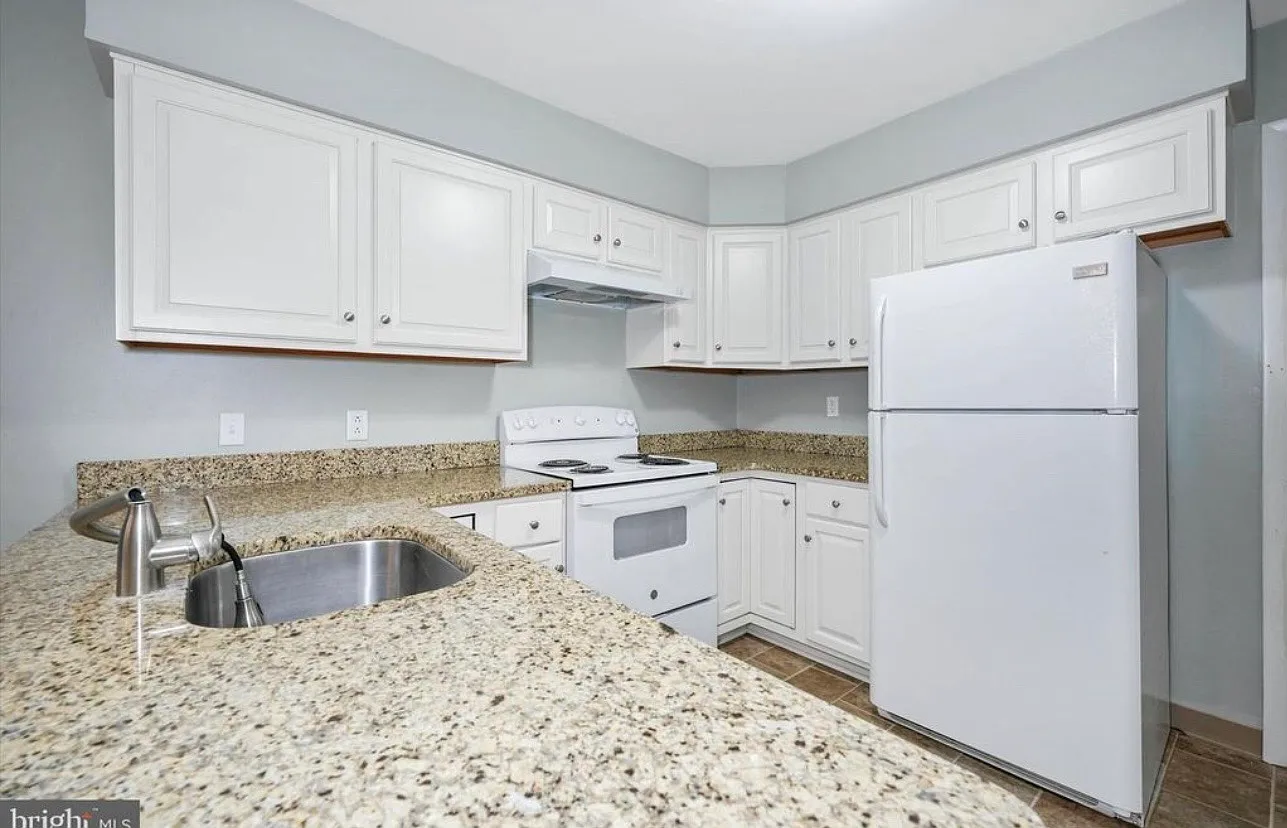 5 bed, 2050 sqft, $3,000 — Photo 4