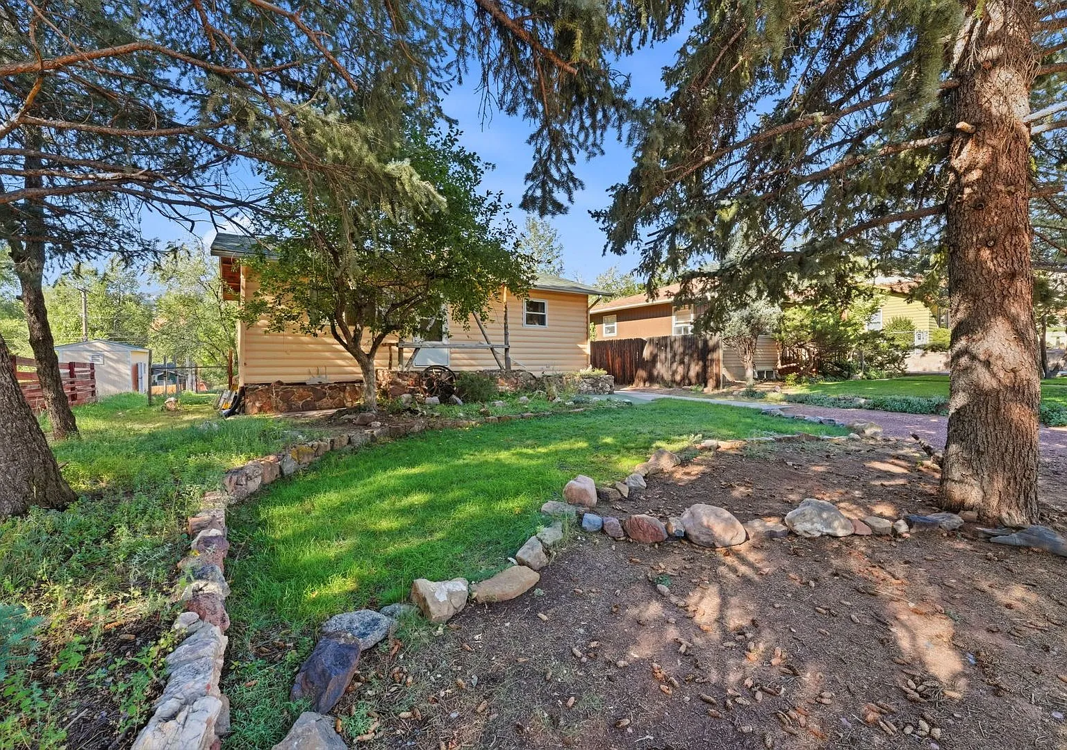 Glorious Mid-Century Property Near Garden of the Gods! — Photo 3