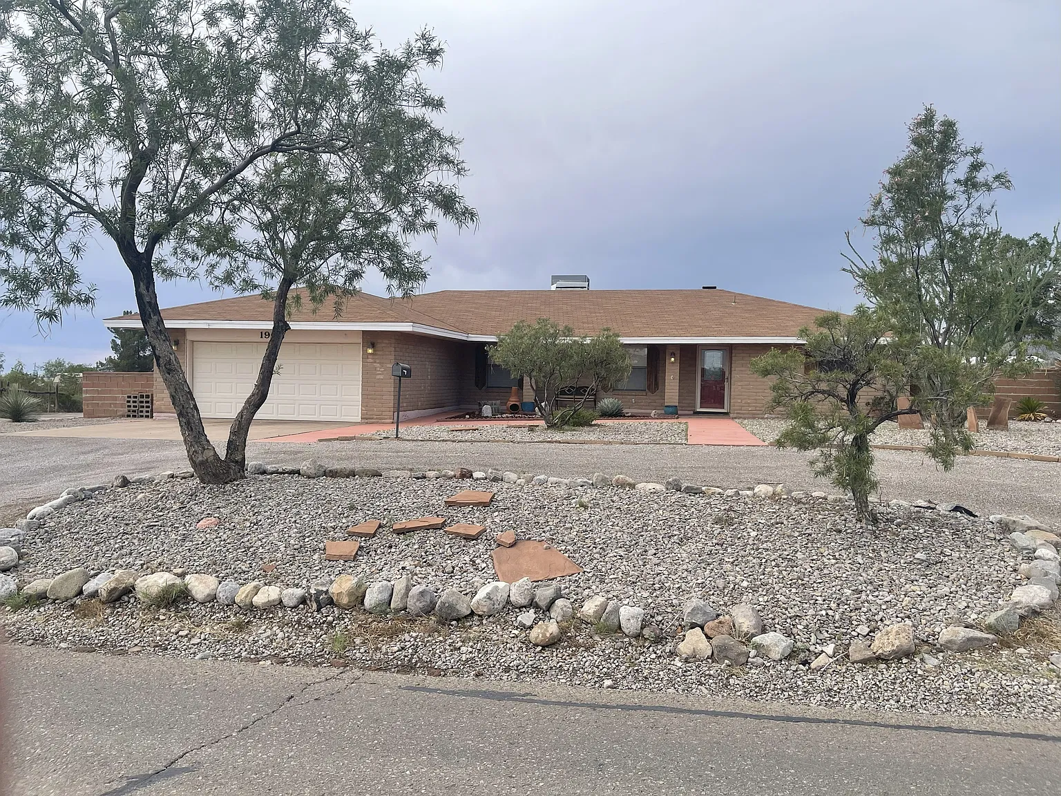 3 bed, 1978 sqft, $1,900 — Photo 1