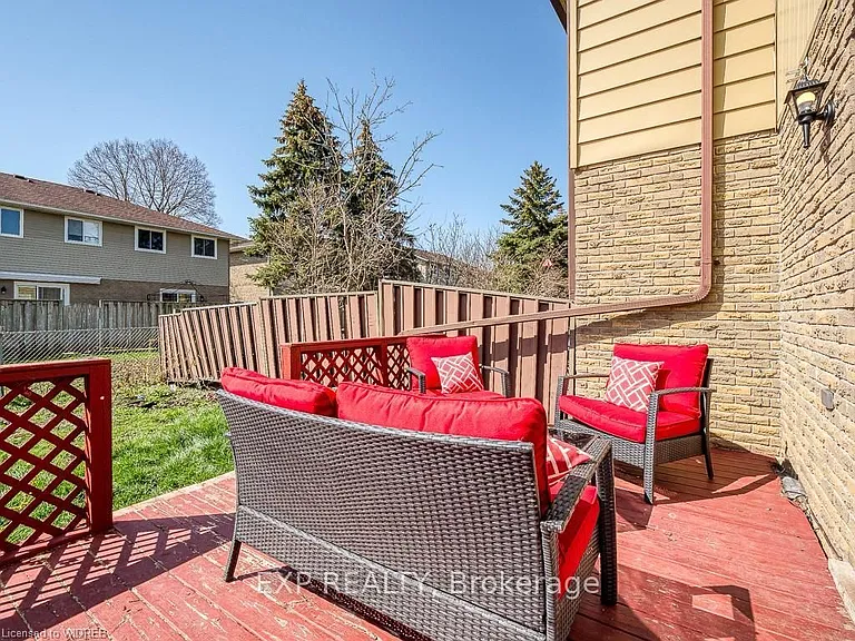 1060 Canfield Cres #5 — Photo 20