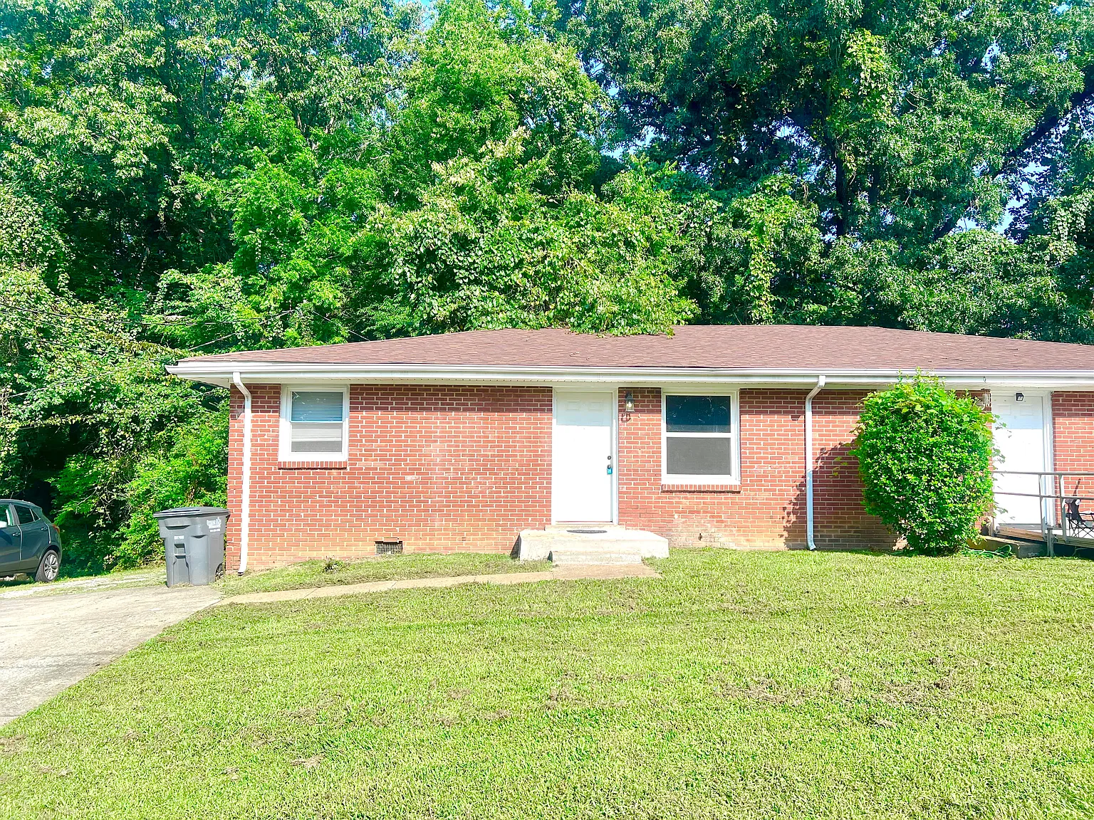 3 bed, 975 sqft, $995 — Photo 1