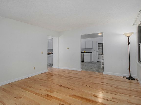 4th image of 2714 Kensington Dr