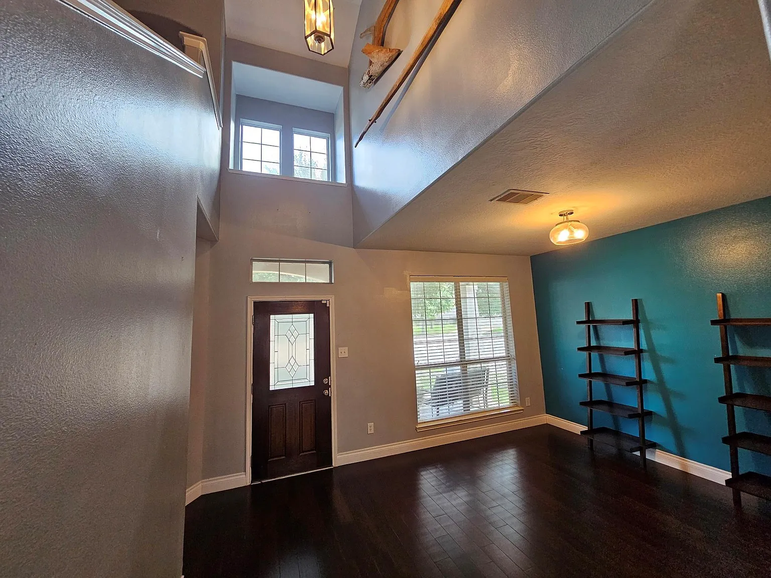 4 bed, 2.5 bath, 2960 sqft, $2,650 — Photo 4