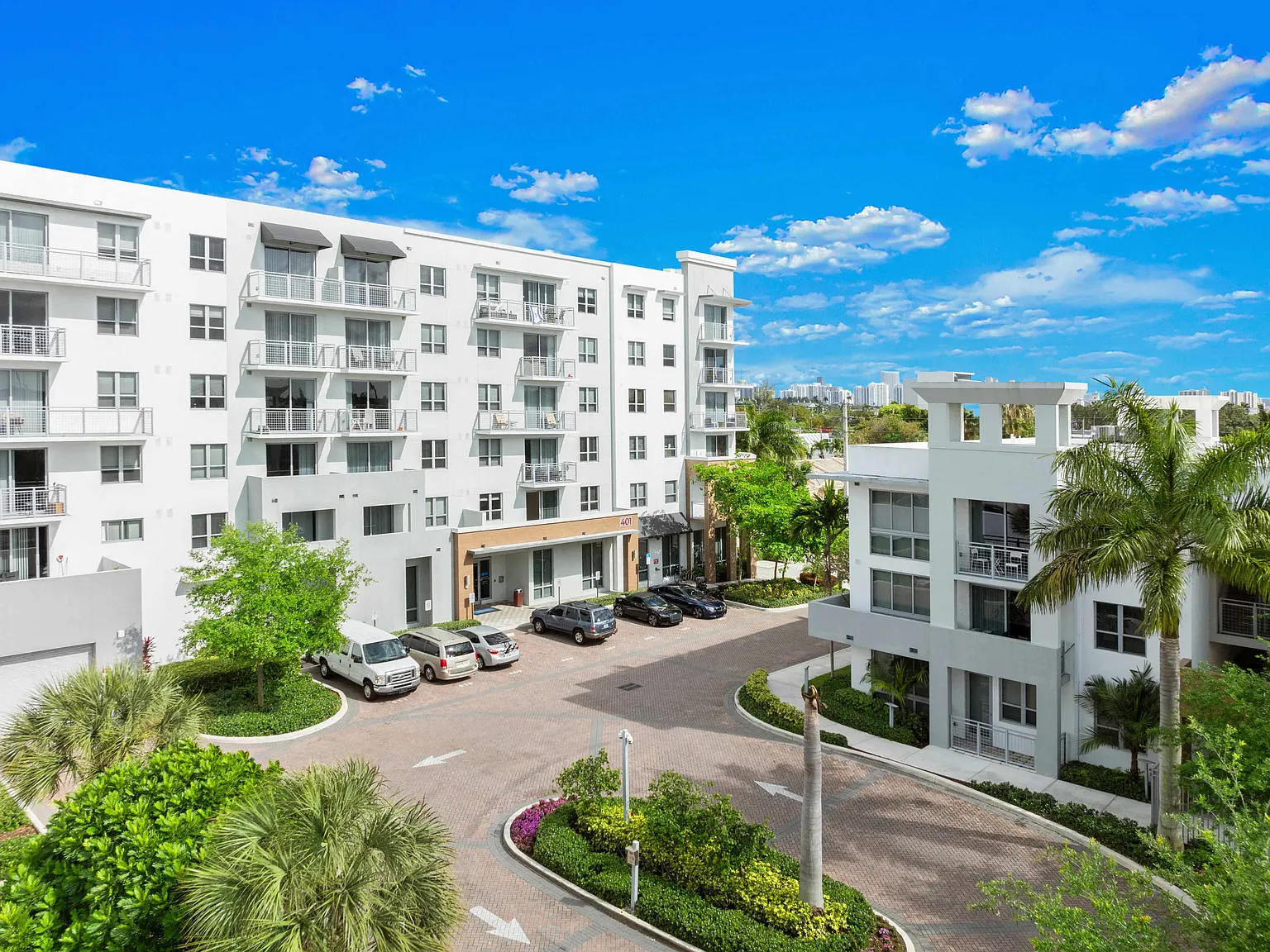 ArtSquare at Hallandale — Photo 4