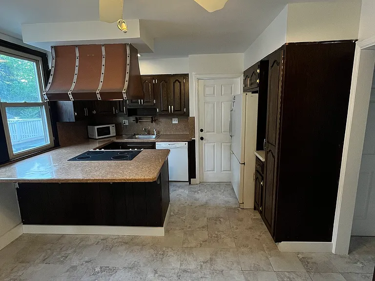 30 Coram St #2 — Photo 9