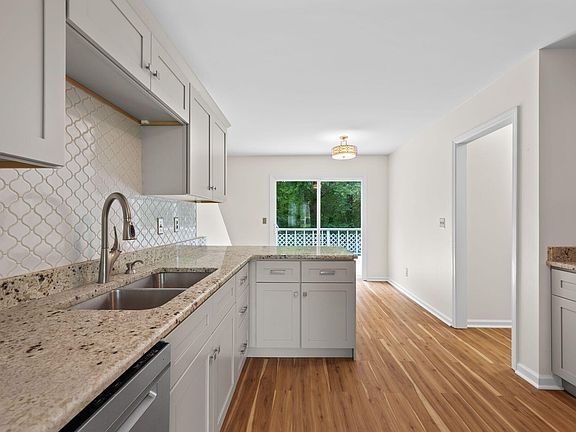 4th image of 5526 Twin Oaks Dr