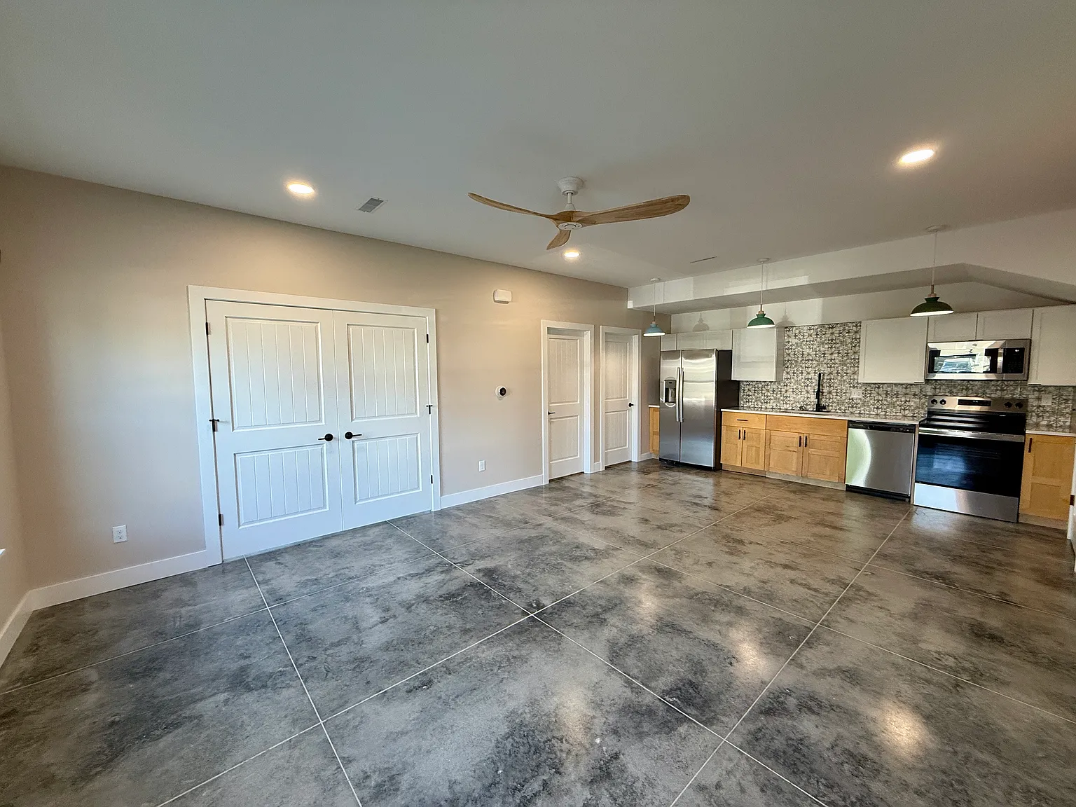3 bed, $1,875 — Photo 2