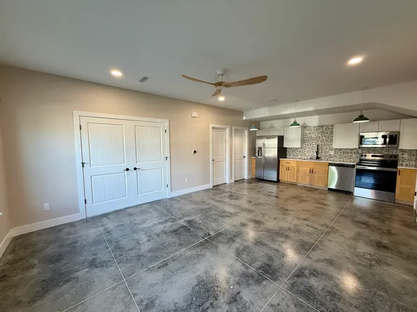 926 M St SW #A, Cedar Rapids, IA 52404