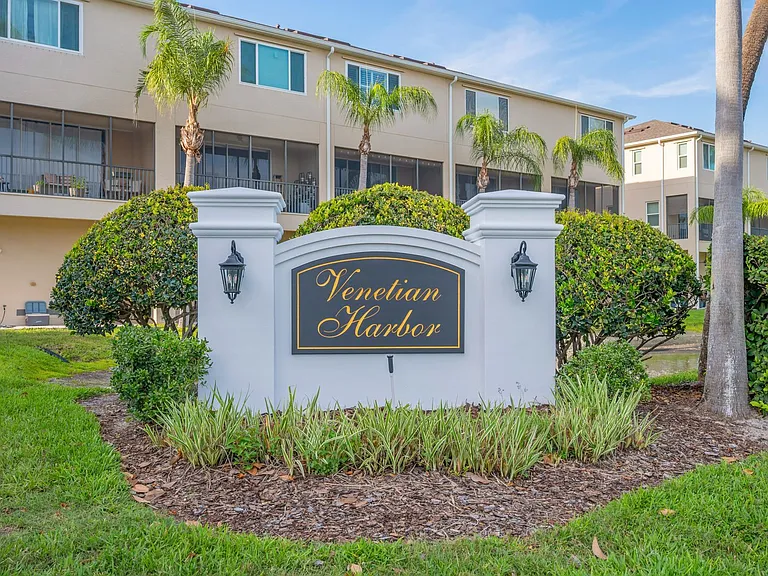 1127 Venetian Harbor Dr NE — Photo 30
