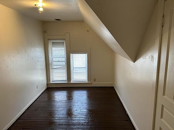 4th image of 3219 W Saint Paul Ave