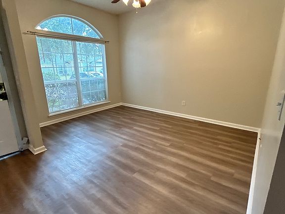 2nd image of 2124 Willesdon Dr E