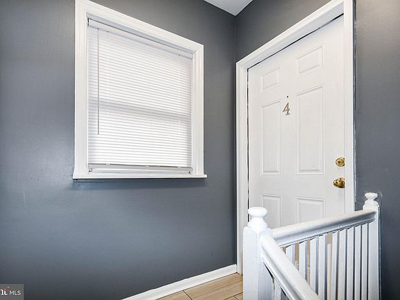 4th image of 554 Newcomb St SE APT 4