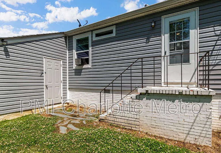1733 Academy St — Photo 14