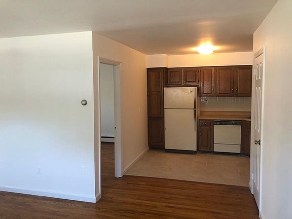 3rd image of 640 Franklin Ave APT 1D