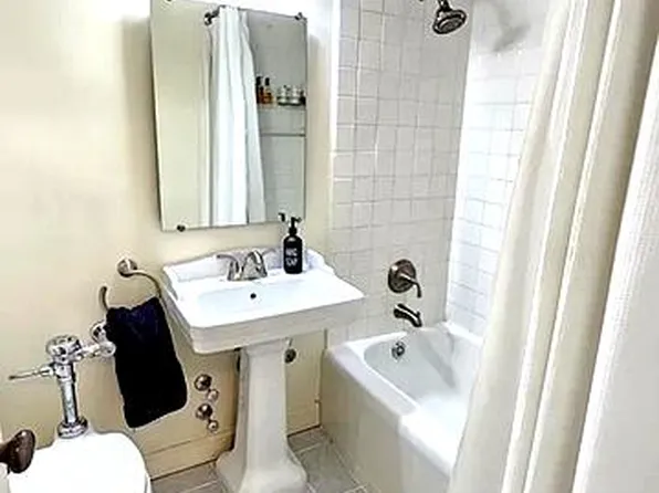 150 East 61st Street image 9 of 12