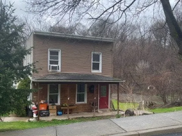 13 Green Ave, Castleton, NY 12033