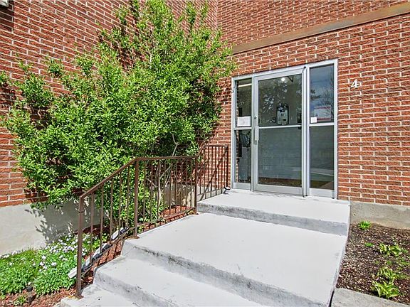 3rd image of 4 Avalon Pl #105