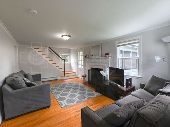 24 Roger St