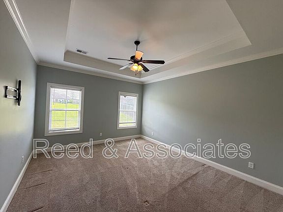 4th image of 3261 Vineyard Dr S